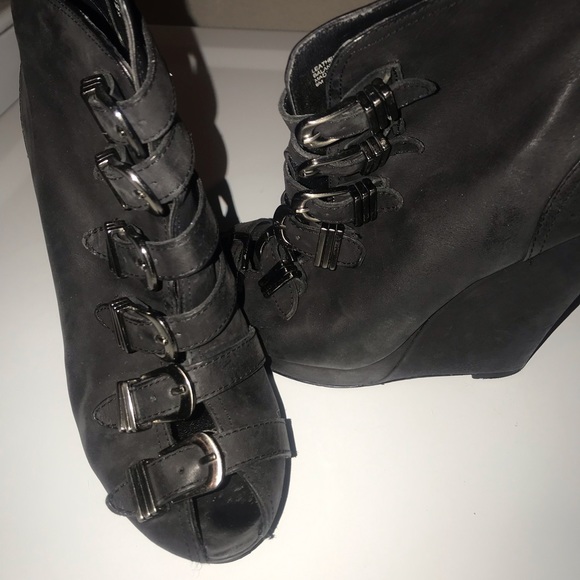 Trouve Buckle up platform wedge w/side zipper - Picture 2 of 5